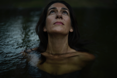 Anahita, le nouvel album d'Ariana Vadafari est une merveille Anahita, le nouvel album d'Ariana Vadafari est une merveille