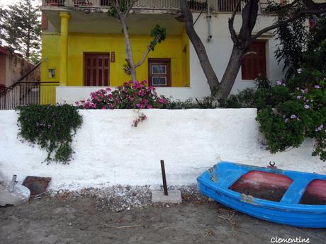 Boulettes grecques aux courgettes et kefalotyri avec dip aux herbes Boulettes grecques aux courgettes et kefalotyri avec dip aux herbes