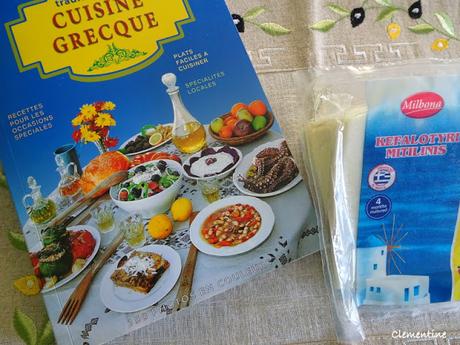 Boulettes grecques aux courgettes et kefalotyri avec dip aux herbes Boulettes grecques aux courgettes et kefalotyri avec dip aux herbes