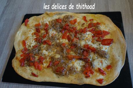 pizza au thon, poivron et mozzarella