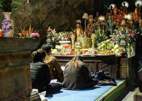 Pagode des parfums haut lieu du pèlerinage bouddhiste