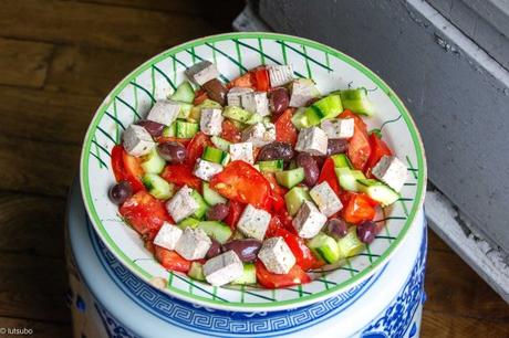 Tofu hellène – Salade grecque végétale
