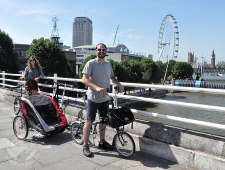 Nos conseils pour acheter sa remorque vélo enfant