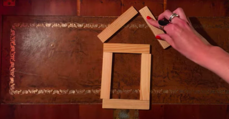 Typical Light, du bon usage des kapla dans les clips Typical Light, du bon usage des kapla dans les clips