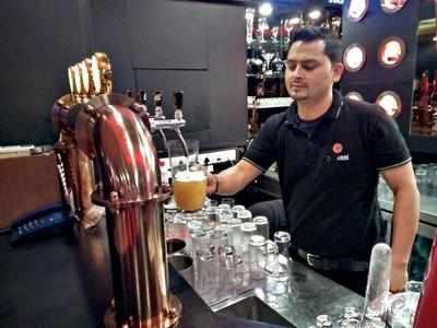 News bière – Bars et brasseries peuvent désormais vendre de la bière à emporter | Nouvelles de Noida
– Bière News bière – Bars et brasseries peuvent désormais vendre de la bière à emporter | Nouvelles de Noida
– Bière