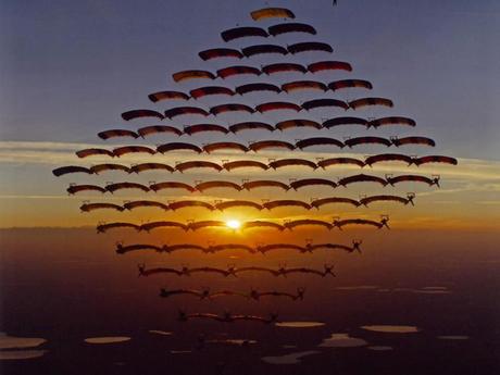 Divers - Les parachutistes