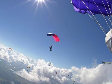 Divers - Les parachutistes
