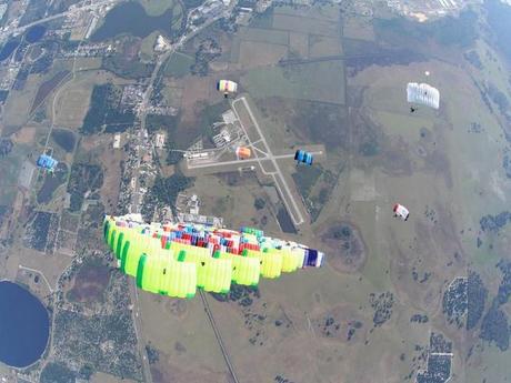 Divers - Les parachutistes