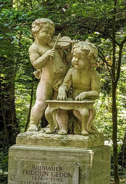 Waldfriedhof in Munich (4) — 12 new PIcs