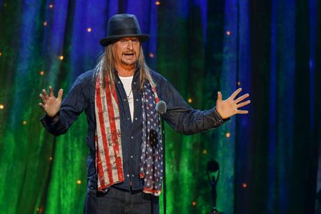 Bière artisanale – Le bar de Kid Rock à Nashville perd temporairement son permis de bière suite à des violations de coronavirus
 – Mousse de bière