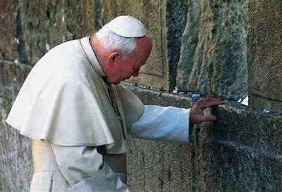 Jean-Paul II, un saint à la grande ombre