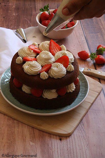 Gâteau à étages chocolat - crème vanillée - fraises { sans gluten, sans lait, sans œufs }