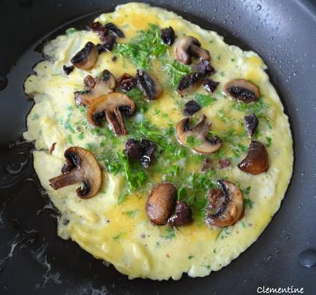 Rouleaux croustillants d'omelette et champignons de Nadiya Hussain