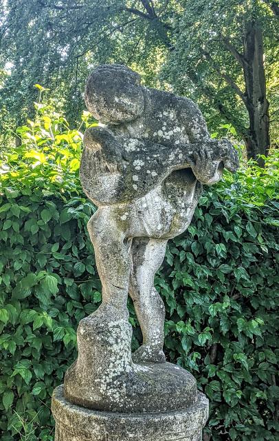Westfriedhof Munich — 16 Pics from modern to classic