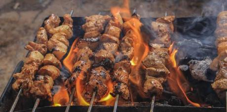 Comment nettoyer la grille du barbecue ?