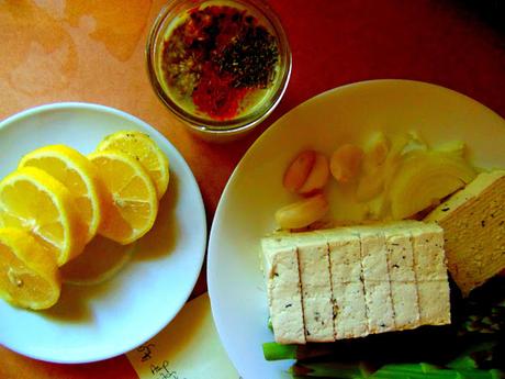 Tofu et asperges au citron à la mijoteuse pour journée caniculaire