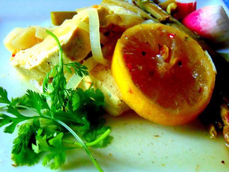 Tofu et asperges au citron à la mijoteuse pour journée caniculaire