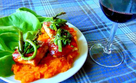 Tempeh et asperges sur patates douces pour l'apéro Tempeh et asperges sur patates douces pour l'apéro
