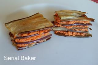 Mille-feuille d'aubergine à la crème cajou-poivron Mille-feuille d'aubergine à la crème cajou-poivron