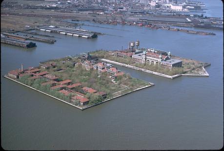 Ellis Island : l&rsquo;usine à fabriquer des Am&eacute;ricains.
