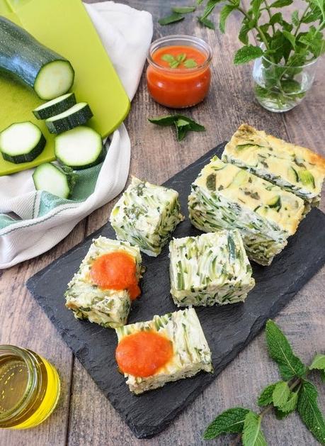 Flan de courgettes à la menthe et sauce tomate