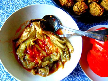 Aubergine au four avec sauce piquante Aubergine au four avec sauce piquante