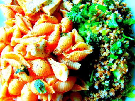 Pâtes avec sauce tomates crues 