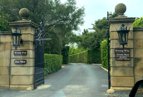 Meghan Markle et le prince Harry sont les heureux propriétaires de cette villa de luxe achetée plus de 10 millions d'euros.