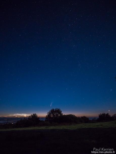 la comète au dessus du menhir à #Loctudy #Bretagne #Finistère