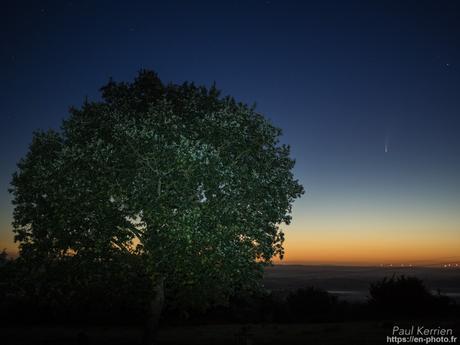 la comète est toujours là avec même des étoiles filantes #Bretagne #Finistère la comète est toujours là avec même des étoiles filantes #Bretagne #Finistère