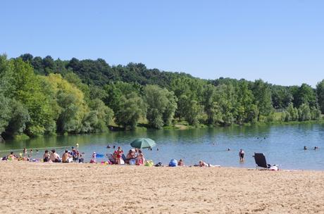 Lacs, plages et baignade naturelle : où se baigner près de Lyon ?