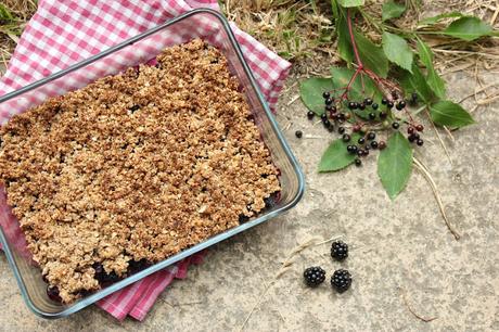 Cuillère et saladier : Crumble mûres et sureau (vegan, sans gluten)