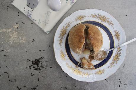 Cuillère et saladier : Pêches en croûte, sauce caramel (vegan)