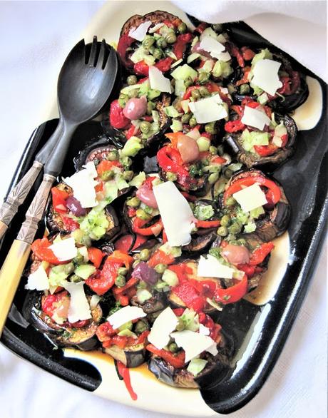 Aubergines vinaigrette au poivron et concombre Aubergines vinaigrette au poivron et concombre