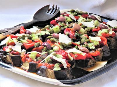Aubergines vinaigrette au poivron et concombre Aubergines vinaigrette au poivron et concombre