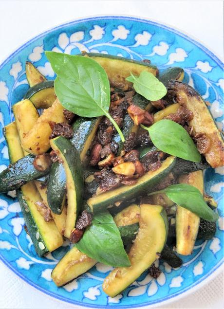 Courgettes à l'aigre-douce aux amandes & au basilic