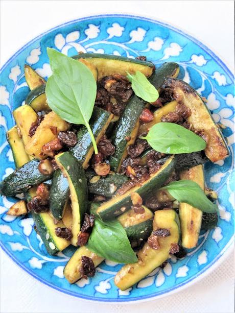 Courgettes à l'aigre-douce aux amandes & au basilic