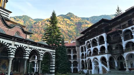 Une salade mich-mach au monastère de Rila Une salade mich-mach au monastère de Rila