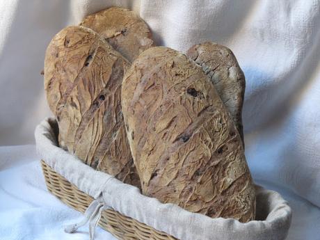 Pain sur levain aux olives pour la 2500e publication Pain sur levain aux olives pour la 2500e publication