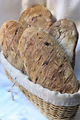 Pain sur levain aux olives pour la 2500e publication Pain sur levain aux olives pour la 2500e publication