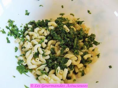 Salade au Kale et aux fleurs d'Hémérocalle (Vegan) Salade au Kale et aux fleurs d'Hémérocalle (Vegan)