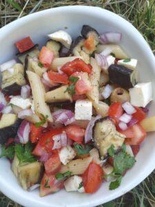 Salade de pates aux aubergines tomates poivron Salade de pates aux aubergines tomates poivron