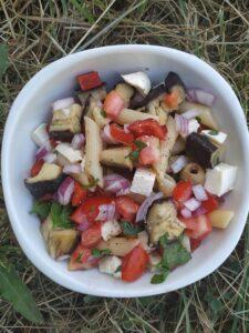 Salade de pates aux aubergines tomates poivron Salade de pates aux aubergines tomates poivron