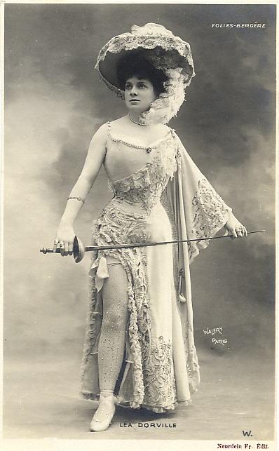 1905 Lea Dorville actrice Folies Bergere
