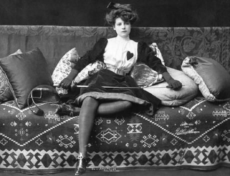 1902 Anna Held's girl photo Gilbert et Bacon