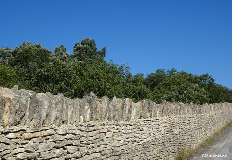 Vacances dans le Vaucluse - Gordes et son Abbaye Notre-Dame de Sénanque