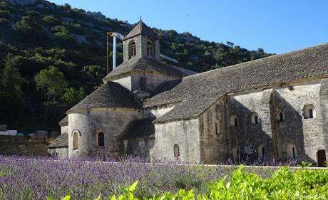 Vacances dans le Vaucluse - Gordes et son Abbaye Notre-Dame de Sénanque Vacances dans le Vaucluse - Gordes et son Abbaye Notre-Dame de Sénanque