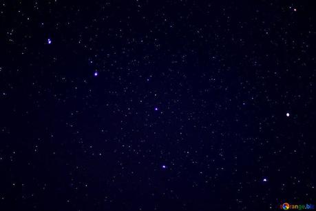 Regardez au moins les étoiles ! ( Nina Berberova )