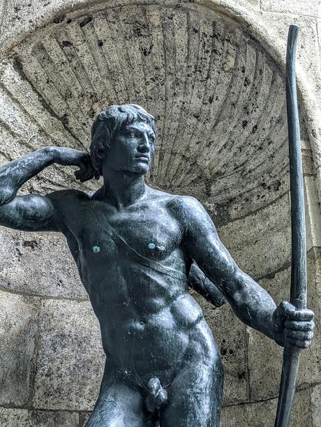 Hubertusbrunnen — La fontaine de St Hubert clôt le canal de Nymphenburg