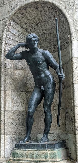 Hubertusbrunnen — La fontaine de St Hubert clôt le canal de Nymphenburg